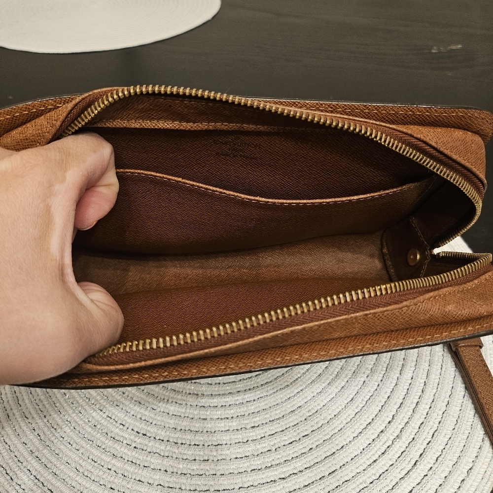 Louis Vuitton Brown Monogram Clutch - Original Strap - Picture 3 of 15